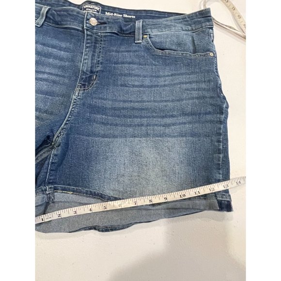 Signature by Levi Women's Mid Rise Denim Shorts Rolled Cuffed Hem Blue Size 20 - Picture 5 of 7